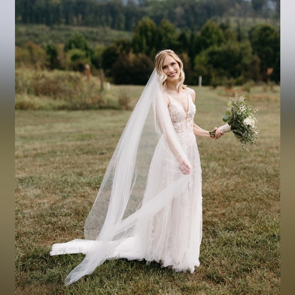 Sheer Soft 6ft Wedding Veil in Light Ivory — Bonus New Garter Included - Picture 2 of 10